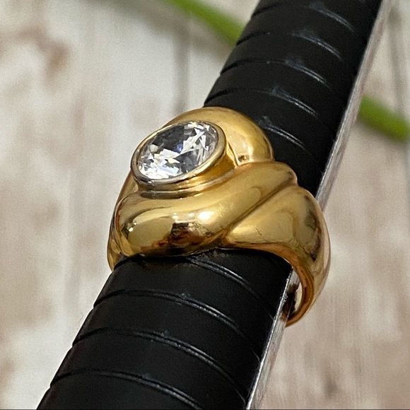 Unsigned Gold-tone Solitaire CZ Clear Bezel Ring Size 7 - Picture 6 of 11